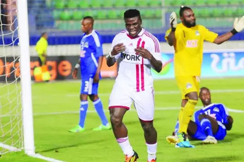  وفاة البنيني رزاق أوموتويوسي مهاجم الزمالك السابق
